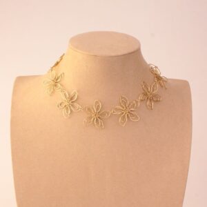 Choker Dorado de Acero Waterproof con Diseño de Flores - Elegancia Floral