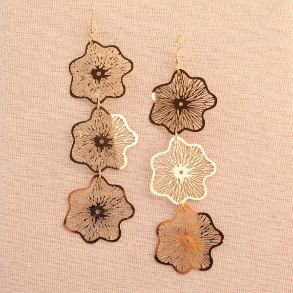 Pendientes Largos de Flores Doradas - Elegancia Floral