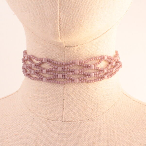 Choker de abalorios de cuentas color morado con brillo, ideal para el verano