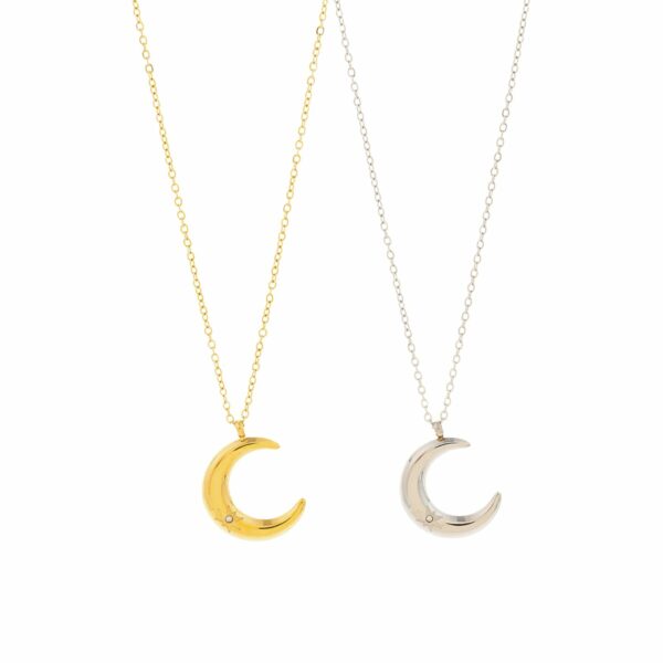 Colgante de cadena fina de acero con charm de luna, elegante y minimalista